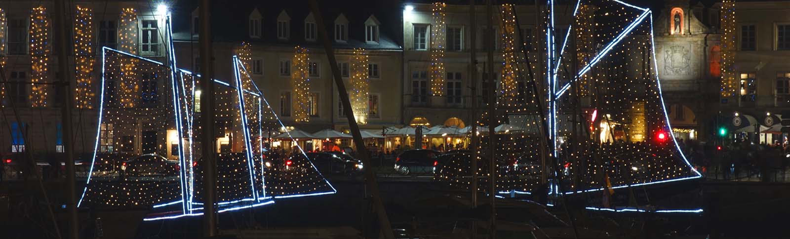 Le port de Vannes est superbement illuminé à Noêl...